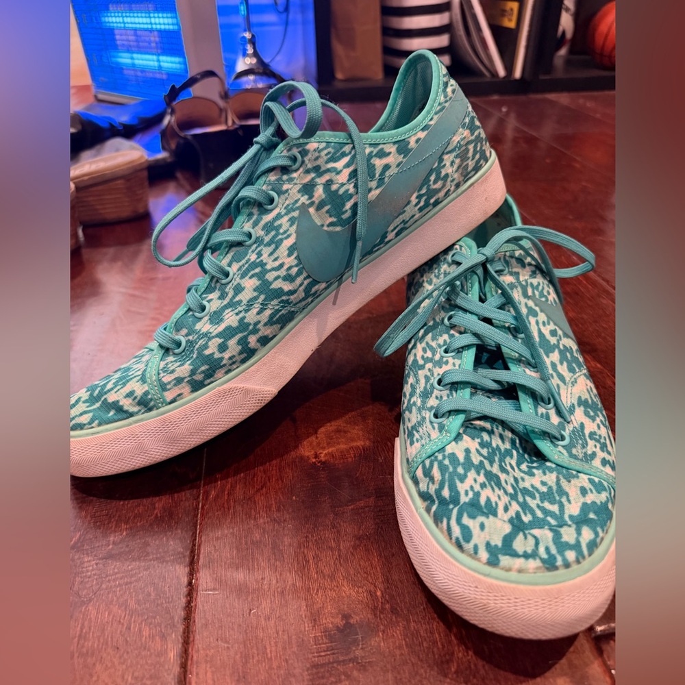 Nike Women’s Teal Patterned Lace-Up Sneakers